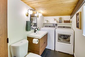 Whidbey Island Oasis: Walk to Beach, Hot Tub, View