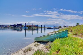 Whidbey Island Oasis: Walk to Beach, Hot Tub, View