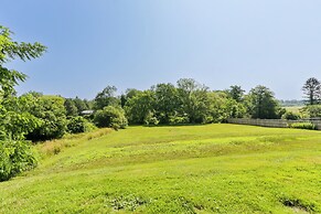 Connecticut Retreat: Steps to Historic Downtown!