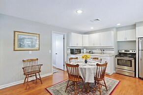 Connecticut Retreat: Steps to Historic Downtown!