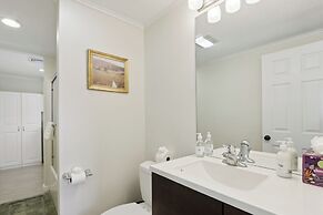 Connecticut Retreat: Steps to Historic Downtown!