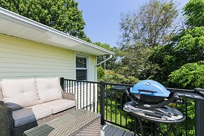 Connecticut Retreat: Steps to Historic Downtown!