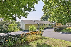 Connecticut Retreat: Steps to Historic Downtown!