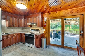 Cozy Livingston Manor Home w/ Wood-burning Stove!