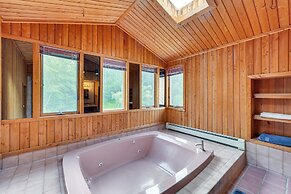 Cozy Livingston Manor Home w/ Wood-burning Stove!