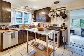 Hendersonville Haven w/ Fire Pit, Grill, Deck!