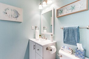 Pool & Lake Access: Lovely Monkey Island Getaway