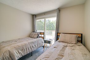 Bayfront Home w/ Deck - 4 Mi to Downtown Plymouth!