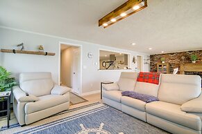 Bayfront Home w/ Deck - 4 Mi to Downtown Plymouth!