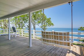 Bayfront Home w/ Deck - 4 Mi to Downtown Plymouth!