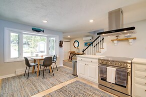Bayfront Home w/ Deck - 4 Mi to Downtown Plymouth!