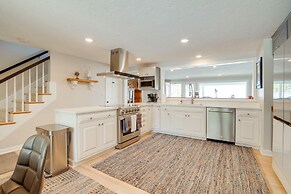 Bayfront Home w/ Deck - 4 Mi to Downtown Plymouth!