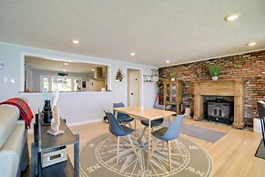 Bayfront Home w/ Deck - 4 Mi to Downtown Plymouth!