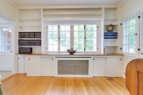 Cleveland Heights Retreat: Close to Everything!