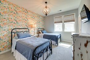 Beaufort Getaway w/ Pool Access, 2 Mi to Downtown!