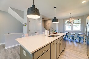 Beaufort Getaway w/ Pool Access, 2 Mi to Downtown!