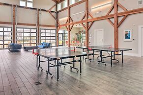 Beaufort Getaway w/ Pool Access, 2 Mi to Downtown!