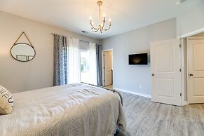 Beaufort Getaway w/ Pool Access, 2 Mi to Downtown!