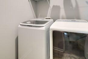 Beaufort Getaway w/ Pool Access, 2 Mi to Downtown!