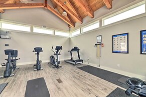 Beaufort Getaway w/ Pool Access, 2 Mi to Downtown!