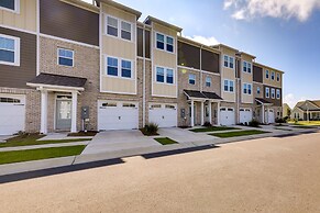 Beaufort Getaway w/ Pool Access, 2 Mi to Downtown!