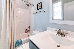 Beaufort Getaway w/ Pool Access, 2 Mi to Downtown!