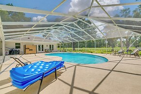 Cozy Ocala Retreat w/ Pool, Screened Lanai!