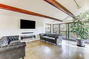 Spacious King of Prussia Home w/ 2 Game Rooms