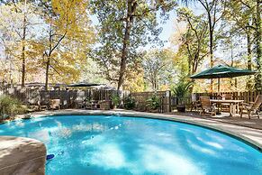 Spacious King of Prussia Home w/ 2 Game Rooms