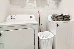 Bright, Pet-friendly Home: 16 Mi to Downtown Ocala