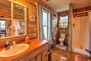 'ark Bunkhouse' Fredericksburg Hideaway w/ Hot Tub