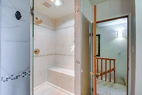 Cozy Washington Retreat w/ Deck, Walk to Beach!