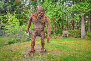 Cozy Washington Retreat w/ Deck, Walk to Beach!