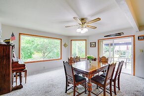 Cozy Washington Retreat w/ Deck, Walk to Beach!