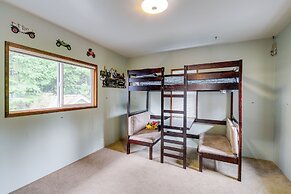Cozy Washington Retreat w/ Deck, Walk to Beach!