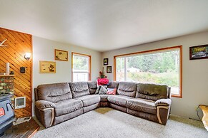 Cozy Washington Retreat w/ Deck, Walk to Beach!