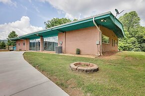 Private Saltwater Pool: Mtn-view Copperhill Home