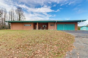 Private Saltwater Pool: Mtn-view Copperhill Home