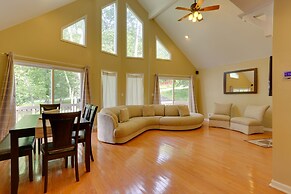 Pools, Hot Tub & More: Bushkill Mountain Getaway!