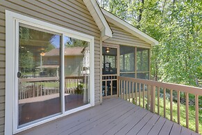 Pools, Hot Tub & More: Bushkill Mountain Getaway!