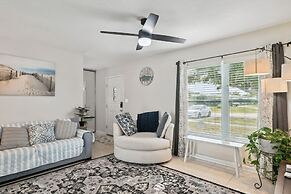 Port Charlotte Home w/ Sunroom, Grill & Fire Pit!