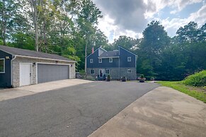 Spacious & Serene Lake Ridge Retreat w/ Game Room!