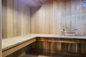 Spacious & Serene Lake Ridge Retreat w/ Game Room!