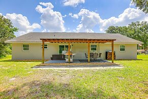 Modern Ocala Oasis w/ Fire Pit + Gas Grill!