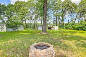 Modern Ocala Oasis w/ Fire Pit + Gas Grill!