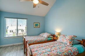 Waterfront Key Allegro Condo w/ Balcony & Pool