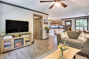 Secluded Mountain Retreat: 30 Mi to Asheville!