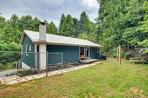 Secluded Mountain Retreat: 30 Mi to Asheville!