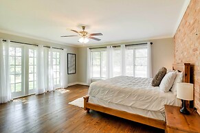 Indoor Pool: Peaceful Oasis in Hitchcock!