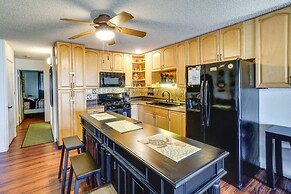 Molokai Island Retreat w/ Ocean View & Pool!